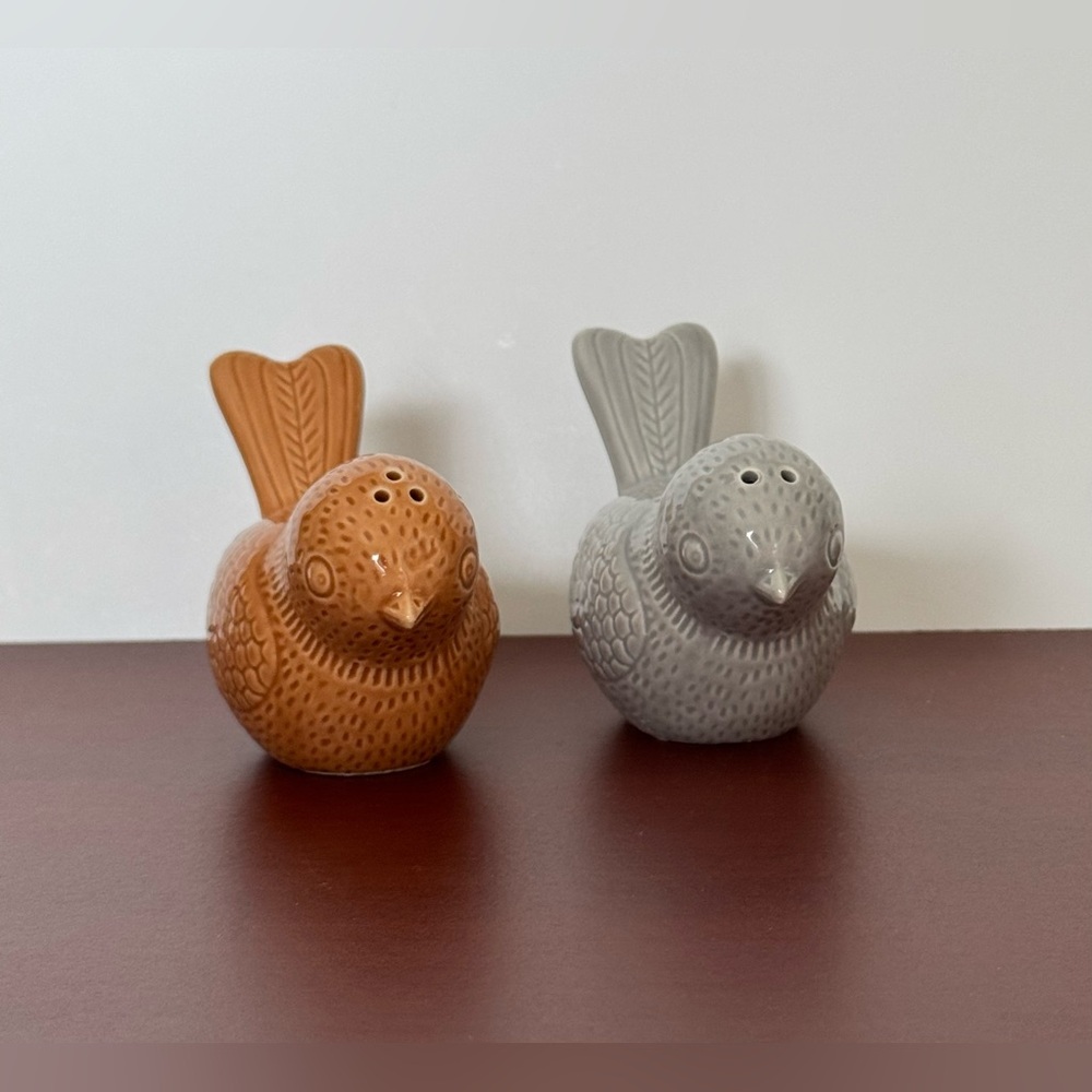 Hallmark Decorative Ceramic Bird Salt And Pepper Shakers- Gray and Brown - Picture 3 of 11